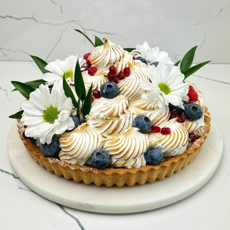 Zdjęcie tarty agrestowej - możliwa do zamówienia przez sklep cukierni Bezownia znajdującej się w Warszawie, ul. F. Joliot-Curie 11