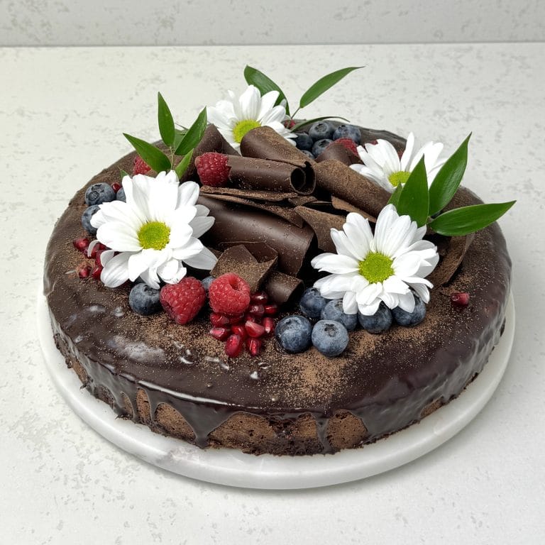 Zdjęcie ciasta czekoladowego brownie - możliwe do zamówienia przez sklep cukierni Bezownia znajdującej się w Warszawie, ul. F. Joliot-Curie 11